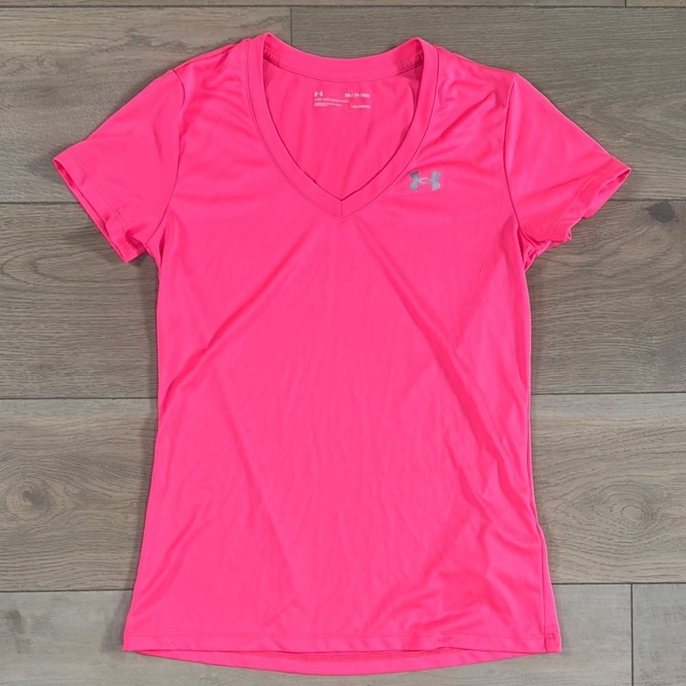 Under Armour Tech Women's Pink V-Neck Heat Gear short sleeve shirt